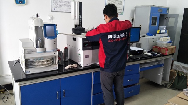 淮南醫(yī)院搬遷設(shè)備公司對員工進行培訓(xùn)